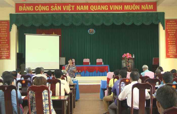Mỹ Xuyên: Trung tâm Khuyến nông  tỉnh tập huấn canh tác lúa thông minh thích ứng biến đổi khí hậu  